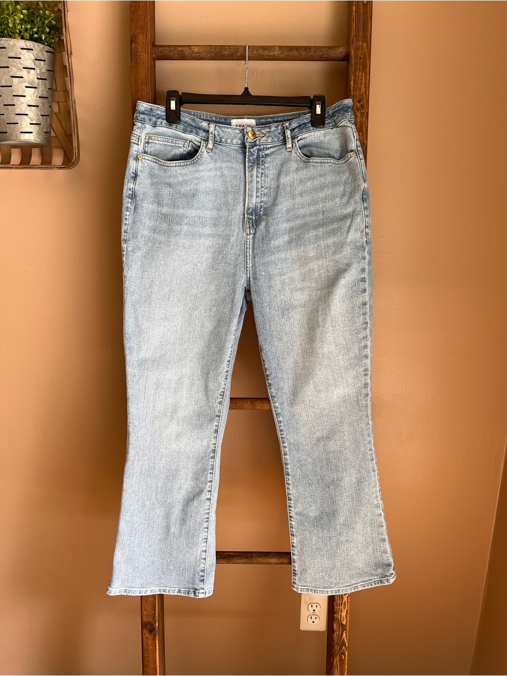 FRAME Cropped Flare Jeans